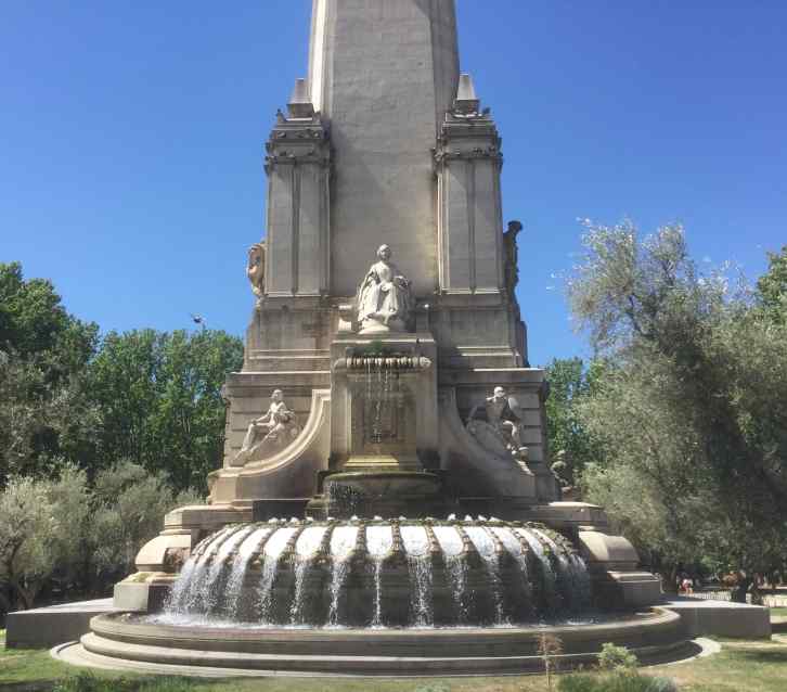 Monumento Miguel de Cervantes Plaza de España Madrid Alegoría Literatura